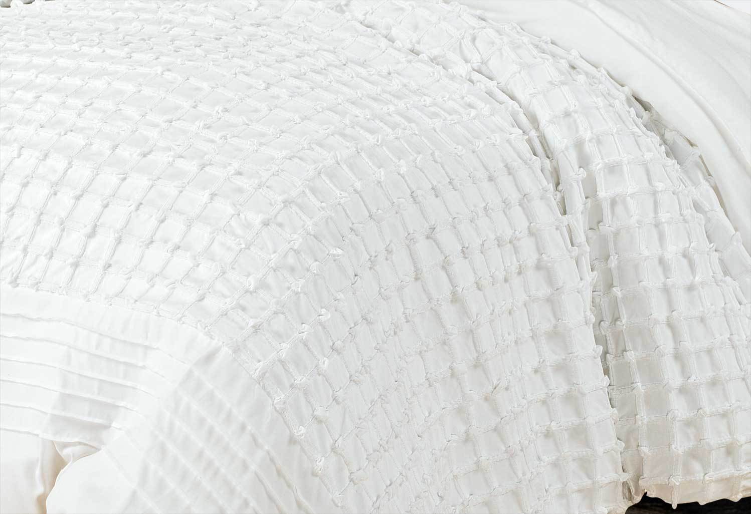 Luxton King Size White Cross Pintuck Quilt Cover Set(3PCS)