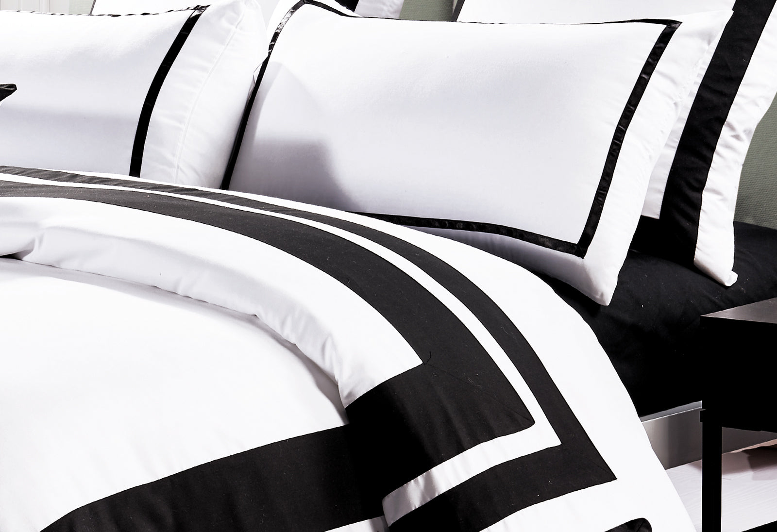Luxton Queen Size Black and White Quilt Cover Set (3PCS)