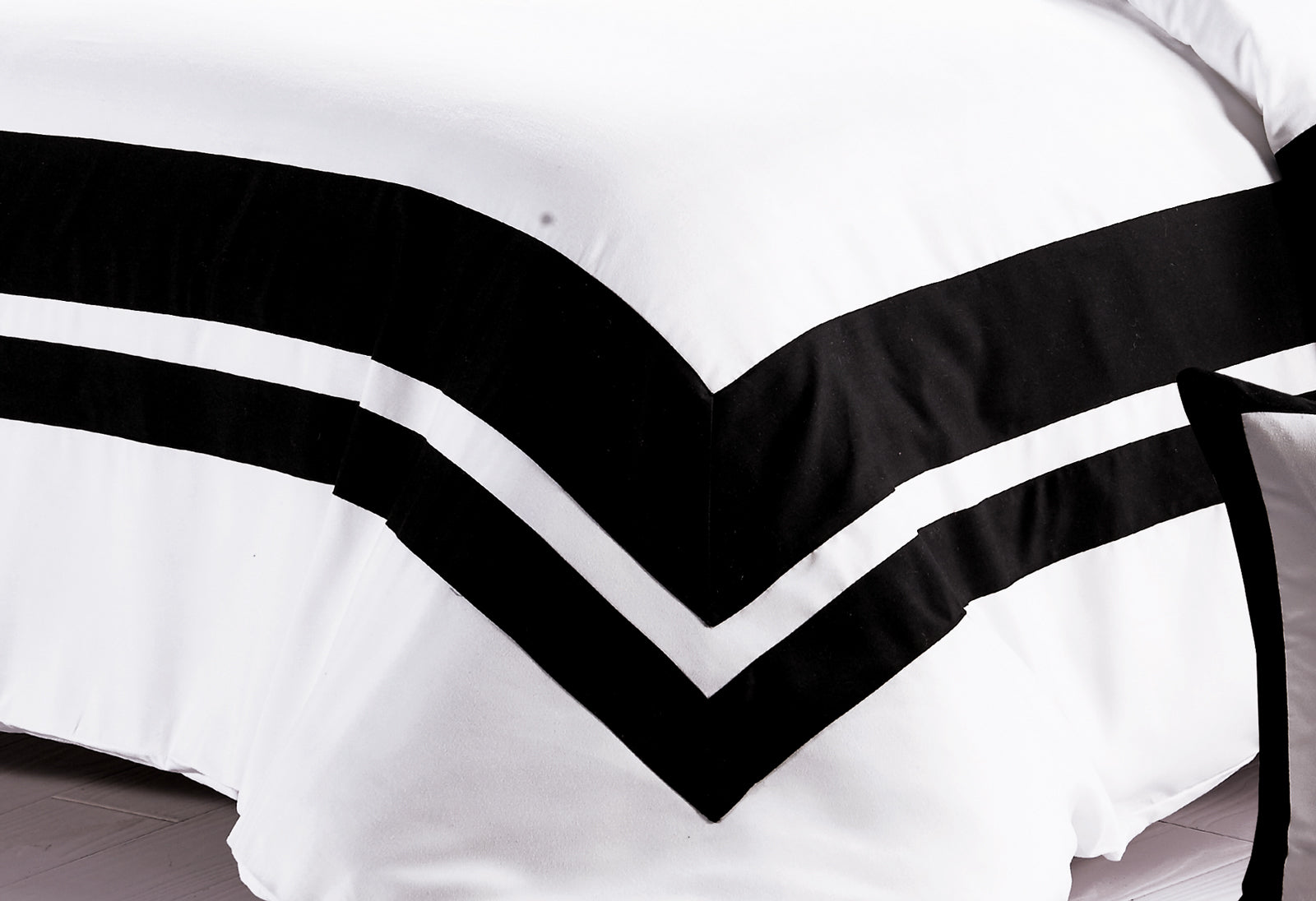 Luxton Queen Size Black and White Quilt Cover Set (3PCS)