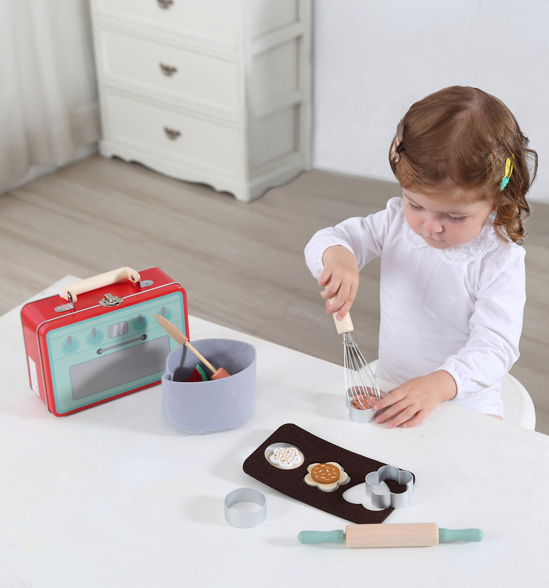 COOKIE BAKING PLAYSET IN TIN CASE